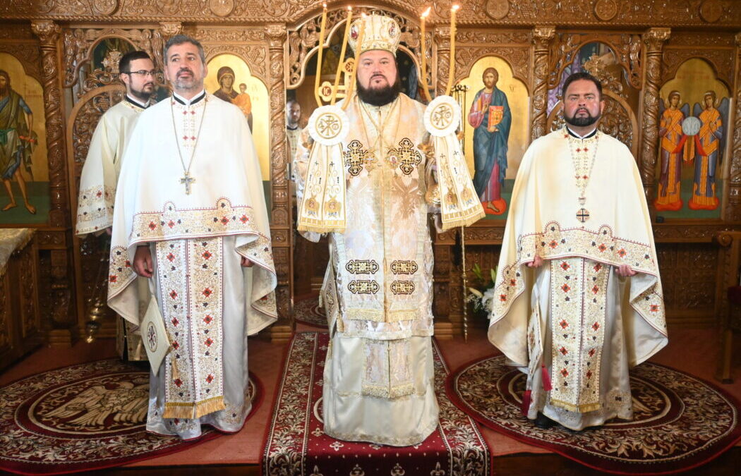 Slujbă de reîntemeiere a Sfintei Mese și sfințire de iconostas în Parohia Gălpâia