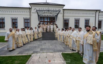 Cinci ierarhi au comemorat personalitatea Părintelui Autocefaliei Bisericii Ortodoxe Române, la Roman