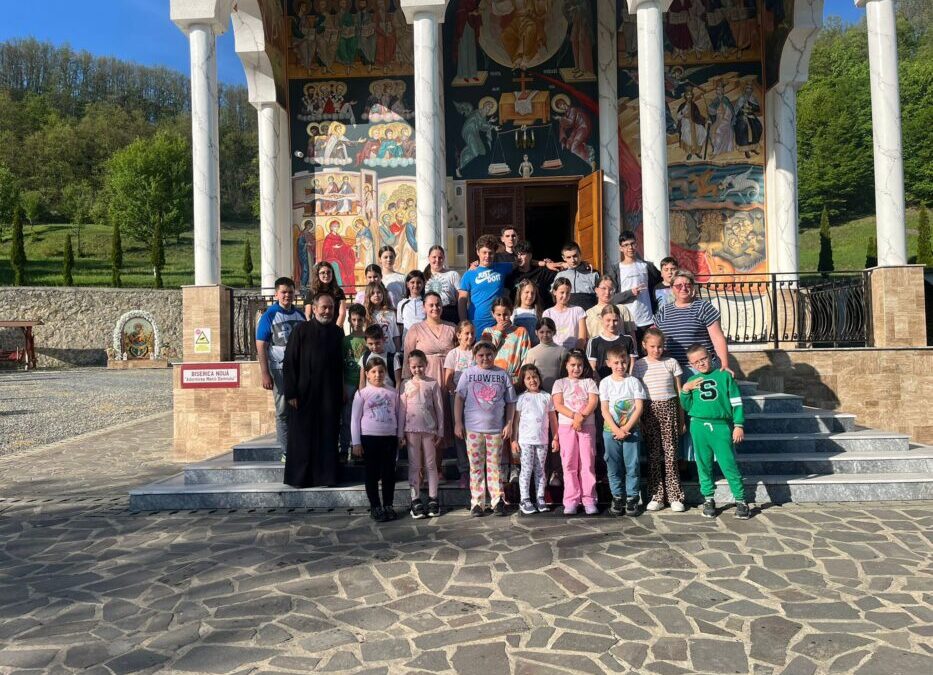 Tabăra „Pe urmele Sfântului Ilarion Felea” – între slujire, formare duhovnicească și bucuria comuniunii frățești, la Mănăstirea Strâmba