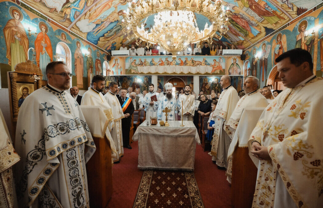 Slujbă arhierească și binecuvântarea muzeului parohial din Bocșița