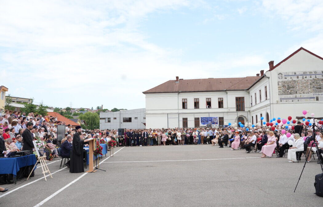 Preasfințitul Părinte Benedict, la festivitatea de absolvire a Colegiului Național „Silvania” din Zalău