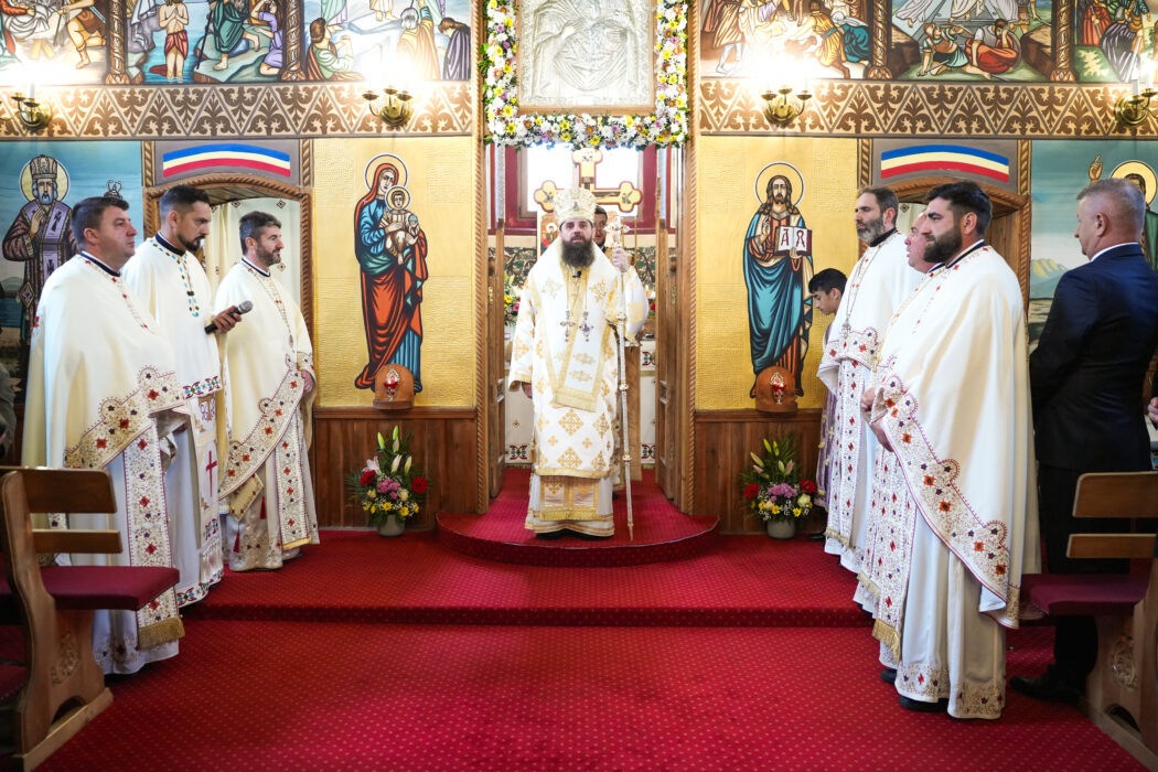 Liturghie arhierească și binecuvântarea lucrărilor de renovare la biserica din Plopiș