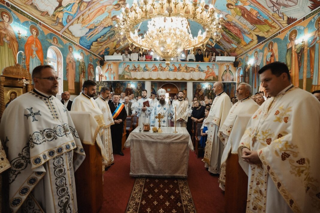 Slujbă arhierească și binecuvântarea muzeului parohial din Bocșița