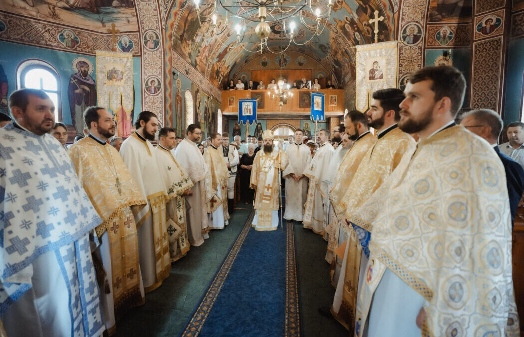 PS Benedict a slujit Sfânta Liturghie în satul natal Sartăș, Protopopiatul Câmpeni