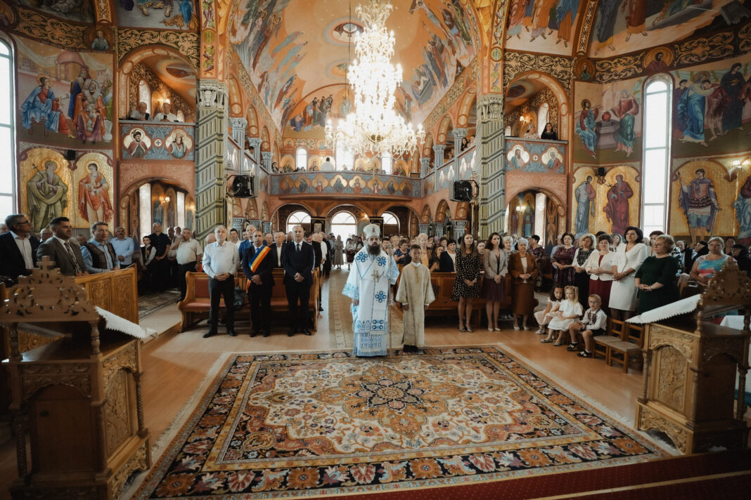Preasfințitul Părinte Benedict, prezent în mijlocul credincioșilor din Parohia Bălan