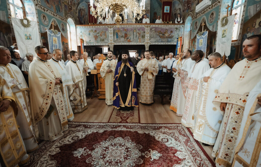 Sfânta Liturghie arhierească și binecuvântarea capelei mortuare din Parohia Pria
