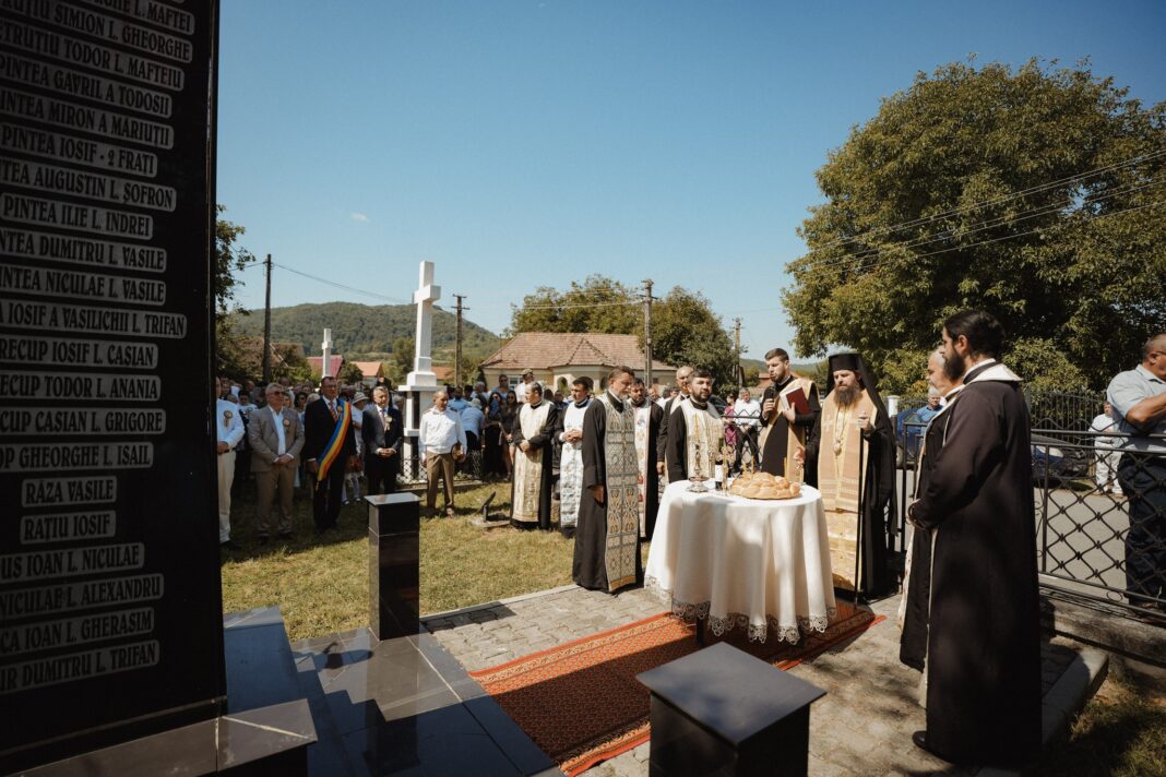 Sărbătoare la Rus: 700 de ani de atestare documentară marcați prin Sfânta Liturghie arhierească