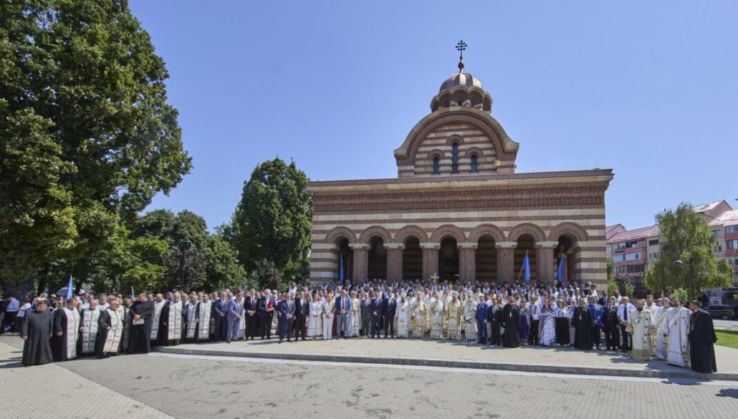 Peste 20.000 de credincioși au participat la sărbătoarea de la Târgoviște, a Sfântului Ierarh Nifon, Patriarhul Constantinopolului și Mitropolitul Țării Românești