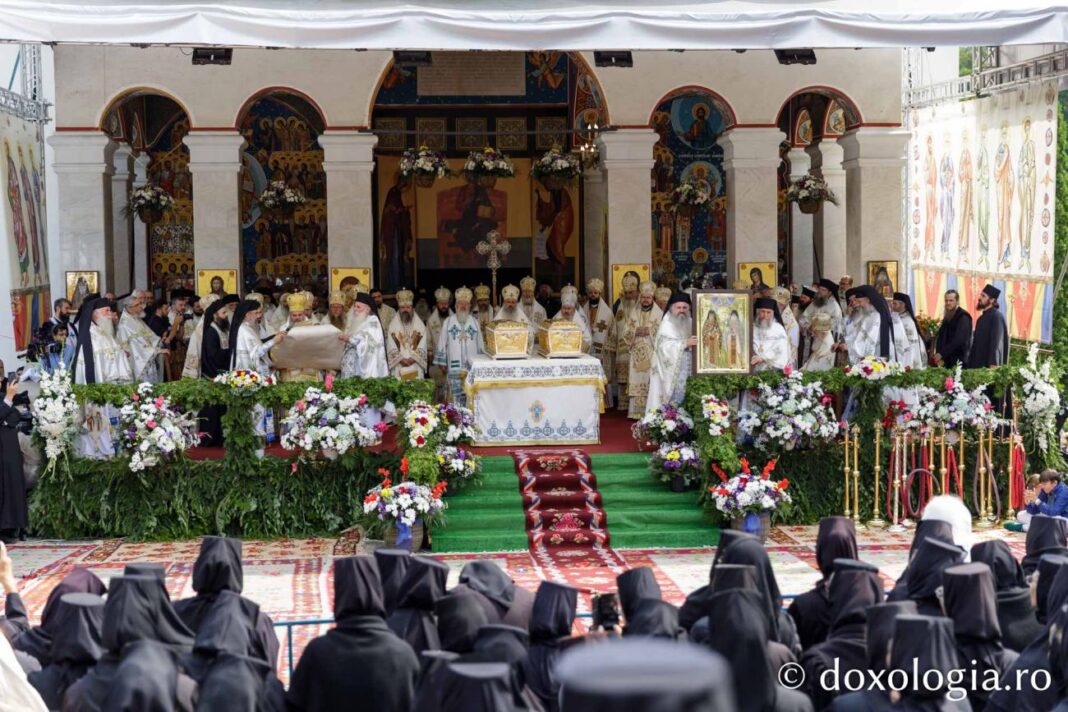 Preasfințitul Părinte Benedict, prezent la proclamarea locală a canonizării Sfinților Paisie și Cleopa de la Mănăstirea Sihăstria