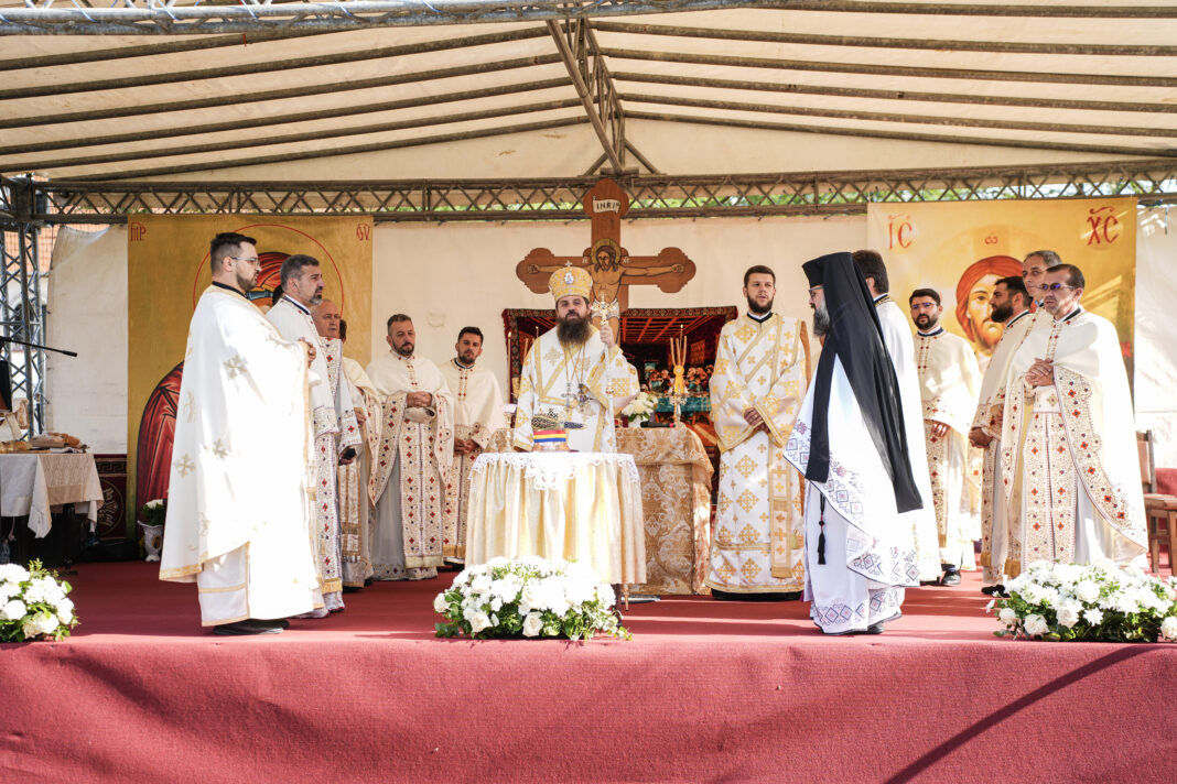 Binecuvântarea lucrărilor și Sfânta Liturghie arhierească în filia Dolu, Parohia Mierța