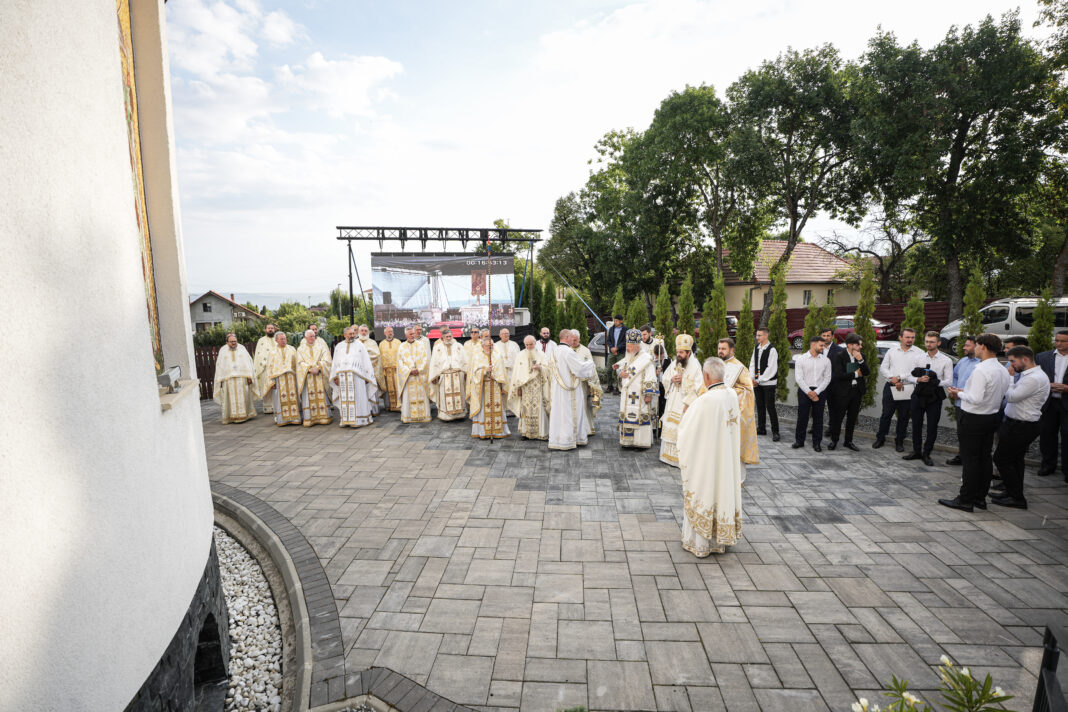 Biserica „Soborul Maicii Domnului” din Făget a fost sfințită de Mitropolitul Andrei și Episcopul Benedict