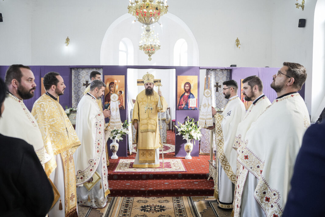 Slujbă arhierească și binecuvântarea capelei mortuare din Fildu de Jos