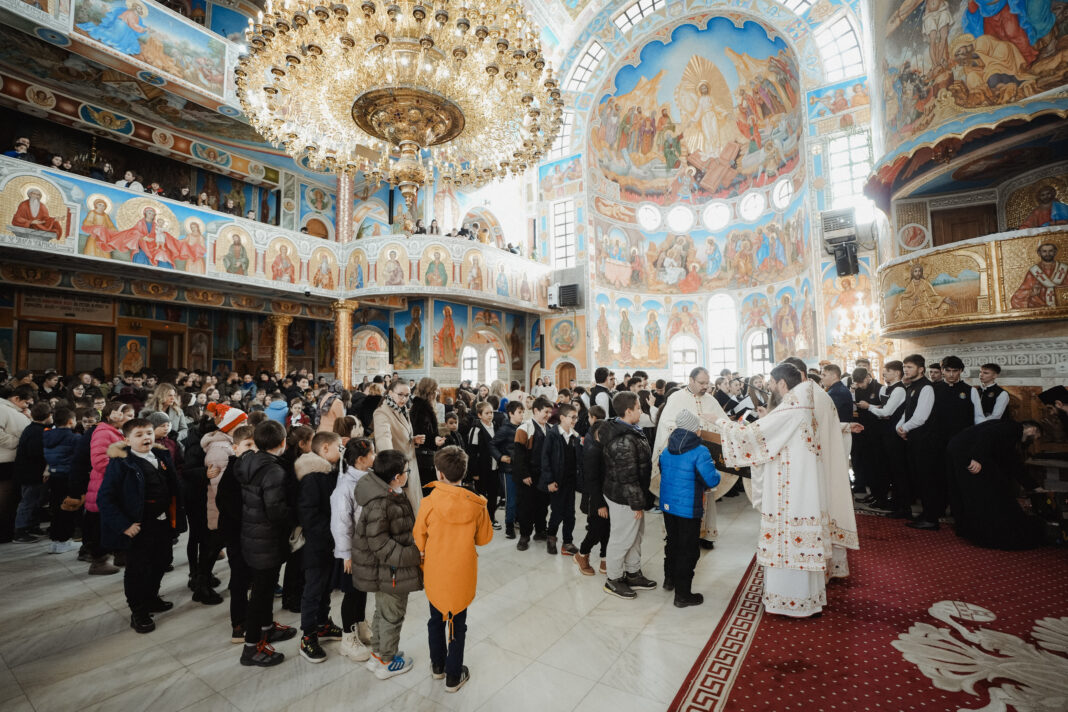 Elevii Liceului Ortodox „Sfântul Nicolae” și-au sărbătorit ocrotitorul spiritual