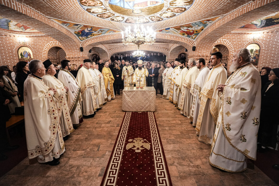 Sfânta Liturghie arhierească și resfințirea paraclisului Parohiei „Sfântul Ștefan” din Zalău
