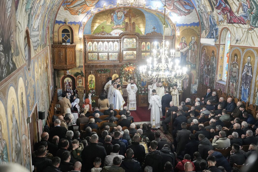 Slujire arhierească în Parohia Marin, în Duminica dinaintea Nașterii Domnului