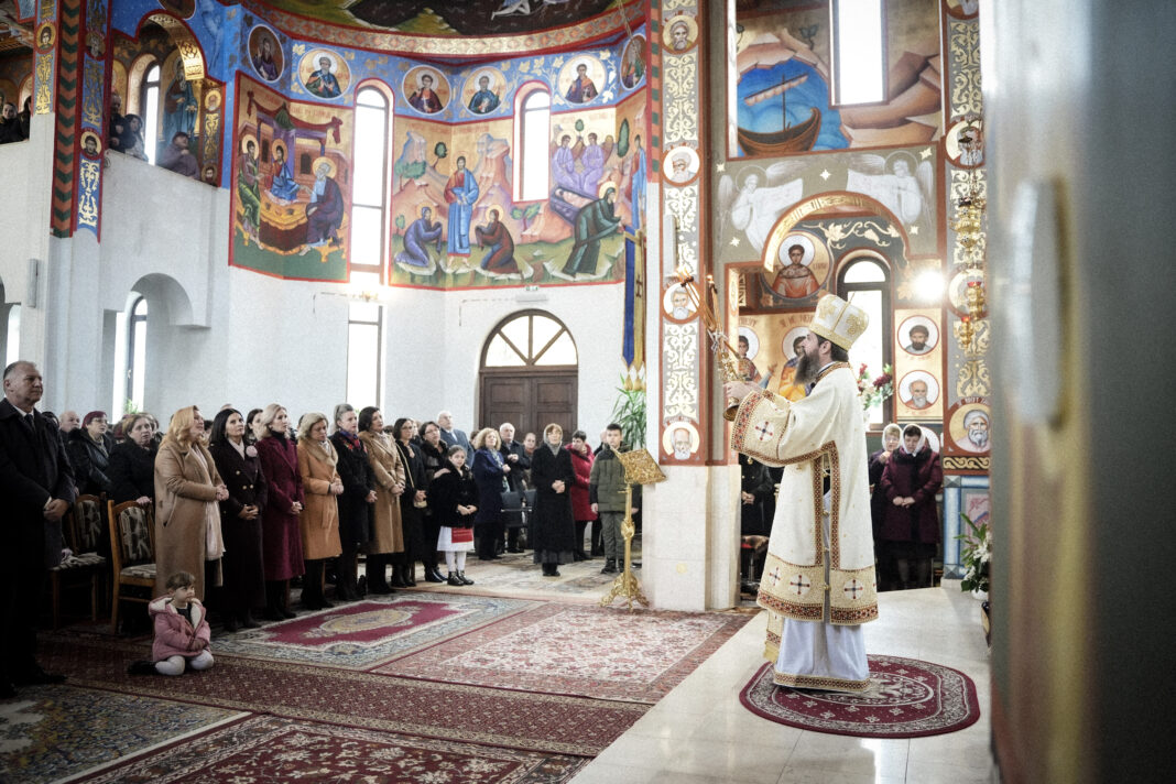 Slujire arhierească în Duminica Izgonirii lui Adam din Rai la Biserica „Nașterea Maicii Domnului” din Zalău