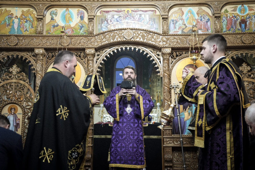 Liturghia Darurilor mai înainte sfințite oficiată de Preasfințitul Benedict la Gâlgău Almașului