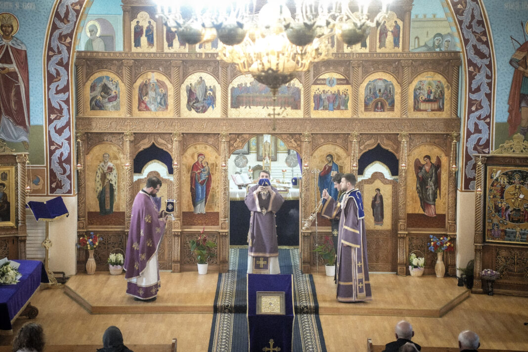 Liturghia Darurilor mai înainte sfințite în Parohia Bădăcin, săvârșită de Episcopul Sălajului
