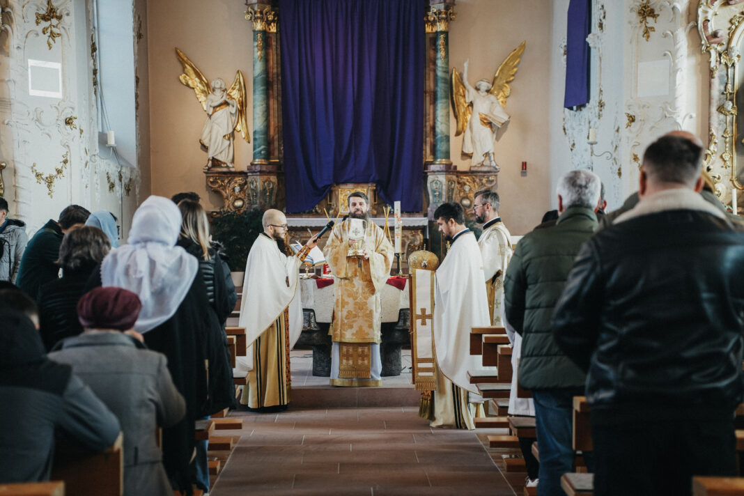 Liturghie arhierească în Parohia Ortodoxă Română din Lahr, Germania
