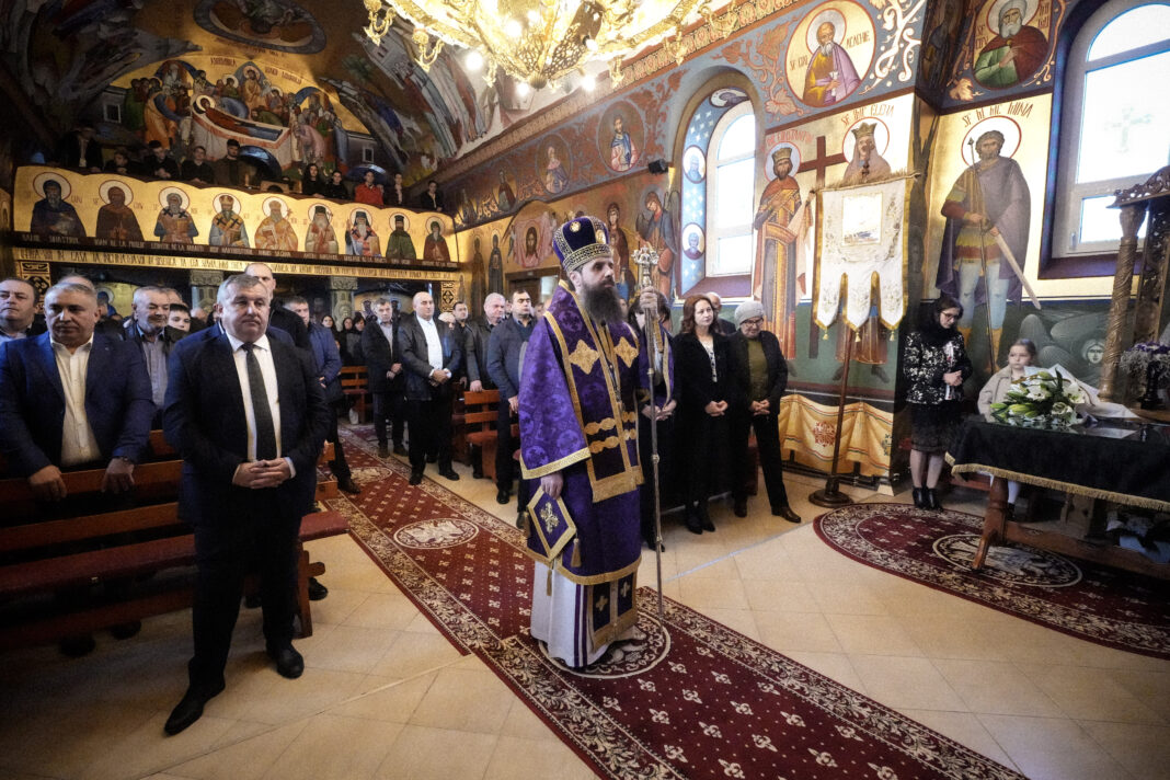 Liturghia Darurilor mai înainte sfințite oficiată de Preasfințitul Părinte Benedict în Parohia Subcetate