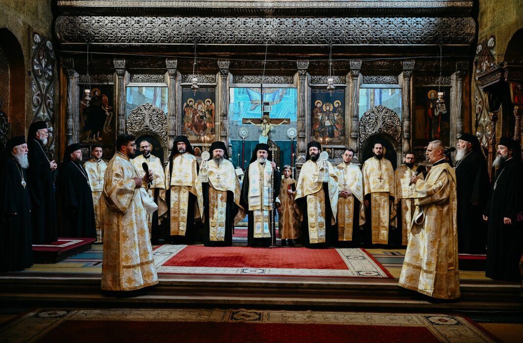 Ajunul Bunei Vestiri la Catedrala Mitropolitană din Cluj-Napoca: Începutul sărbătorii aniversarii a 20 de ani de Mitropolie la Cluj