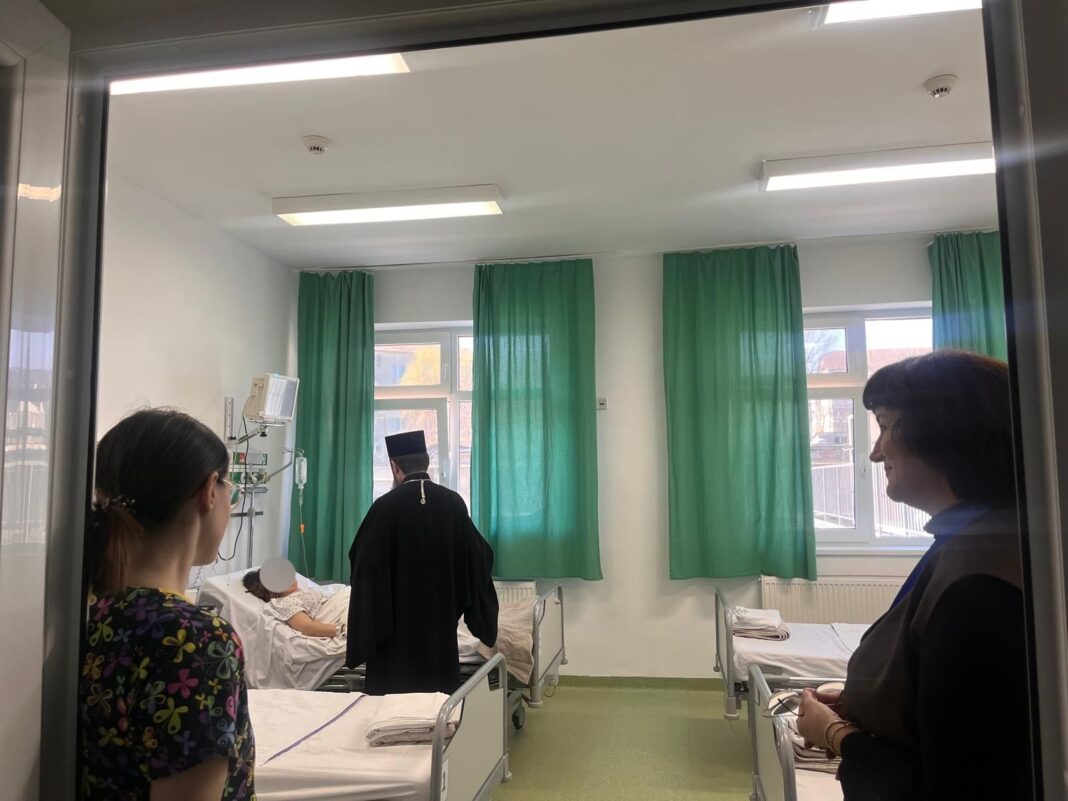Daruri pentru mămici oferite de Episcopia Sălajului la Spitalul Județean Zalău