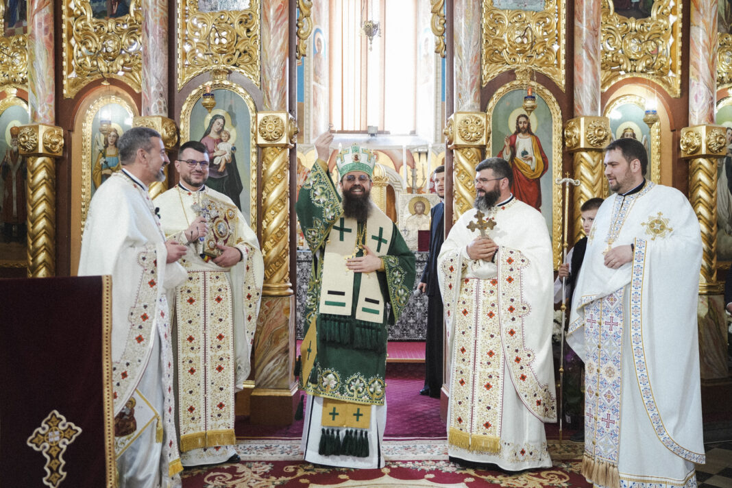 Duminica Floriilor la Zalău: instalarea noilor preoți la Biserica „Adormirea Maicii Domnului”