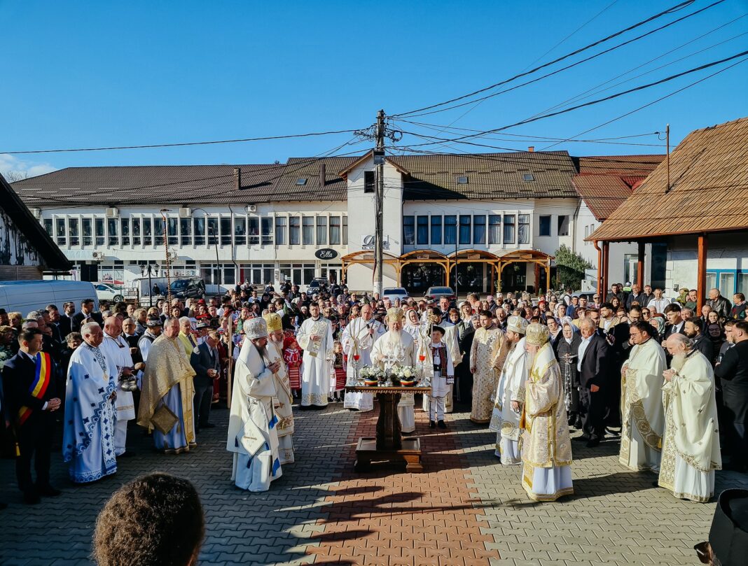 Biserica „Sfântul Mare Mucenic Gheorghe” din Sângeorz-Băi, sfințită de cinci ierarhi