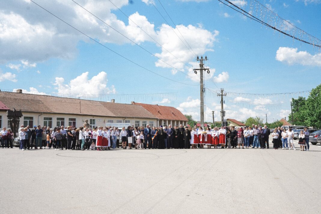 Preasfințitul Părinte Benedict, prezent la ediția a IV-a a Festivalului „Danțu’ Tinerilor” de la Bobota