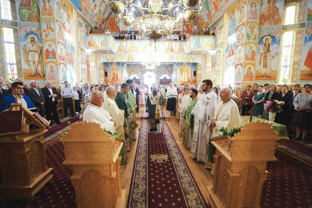 Biserica „Pogorârea Sfântului Duh” din cartierul Porolissum și-a sărbătorit hramul