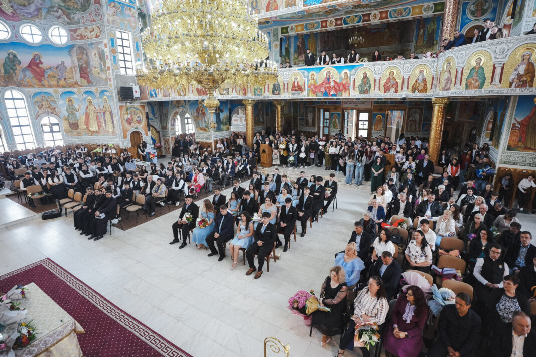 Festivitate de absolvire pentru elevii clasei a XII-a de la Liceul Ortodox „Sfântul Nicolae” din Zalău