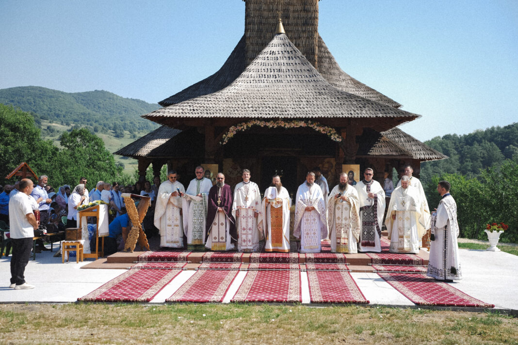 Sfinții Apostoli Petru și Pavel, cinstiți la hramul Mănăstirii Stârciu