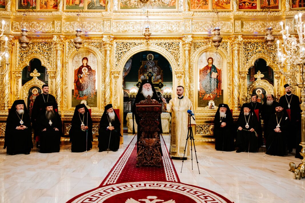 Hramul Catedralei Arhiepiscopale ,,Sfânta Treime” din Arad. Moment festiv la împlinirea a 90 de ani de viață și 50 de ani de arhierie a IPS Părinte Timotei