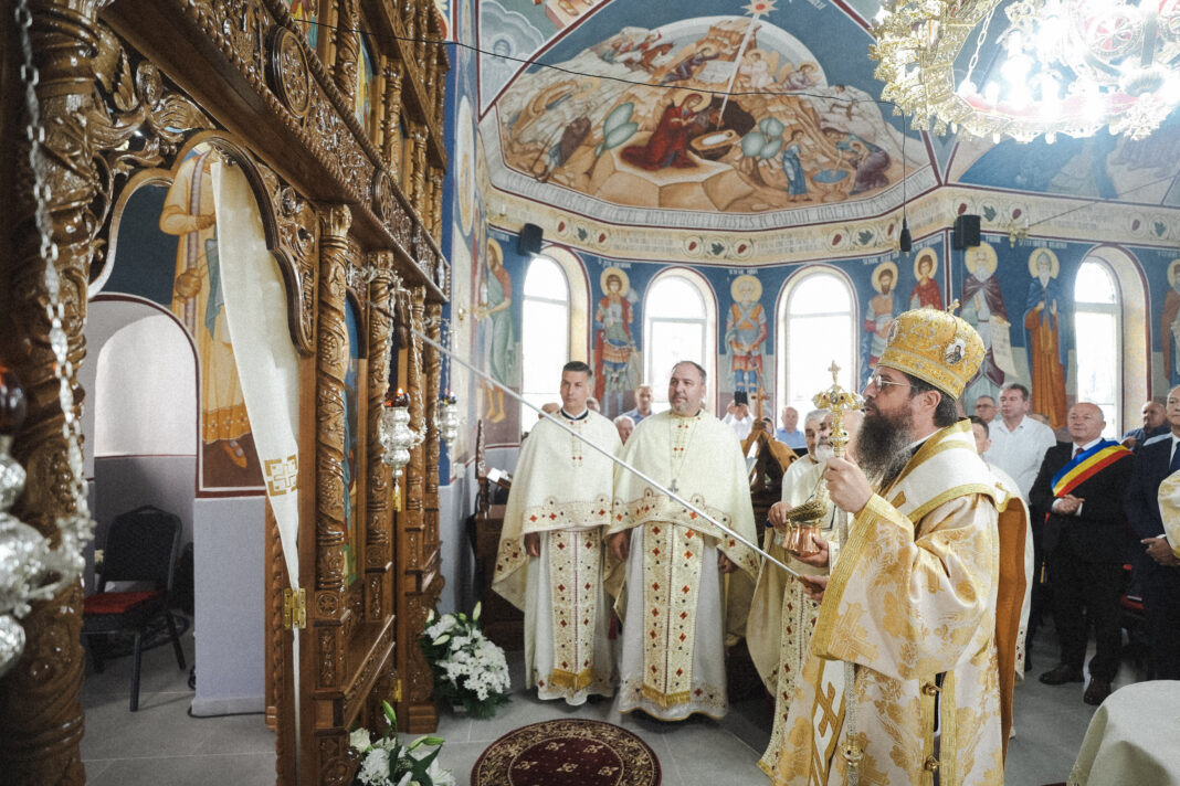 Sfințirea noului iconostas și binecuvântarea capelei mortuare din Parohia Popteleac