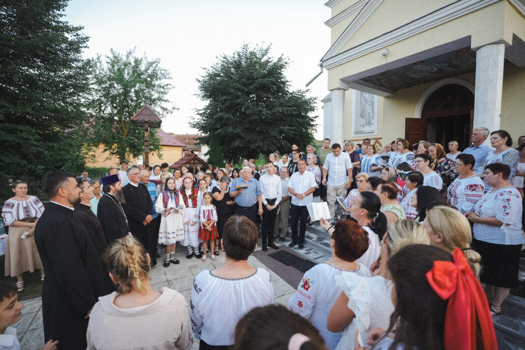 Slujba Paraclisului Maicii Domnului în Parohia Criștelec