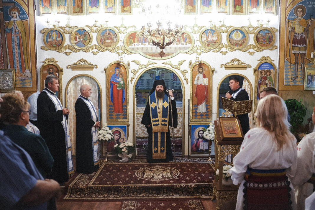 Preasfințitul Părinte Benedict a săvârșit Paraclisul Maicii Domnului în Parohia Someș-Guruslău